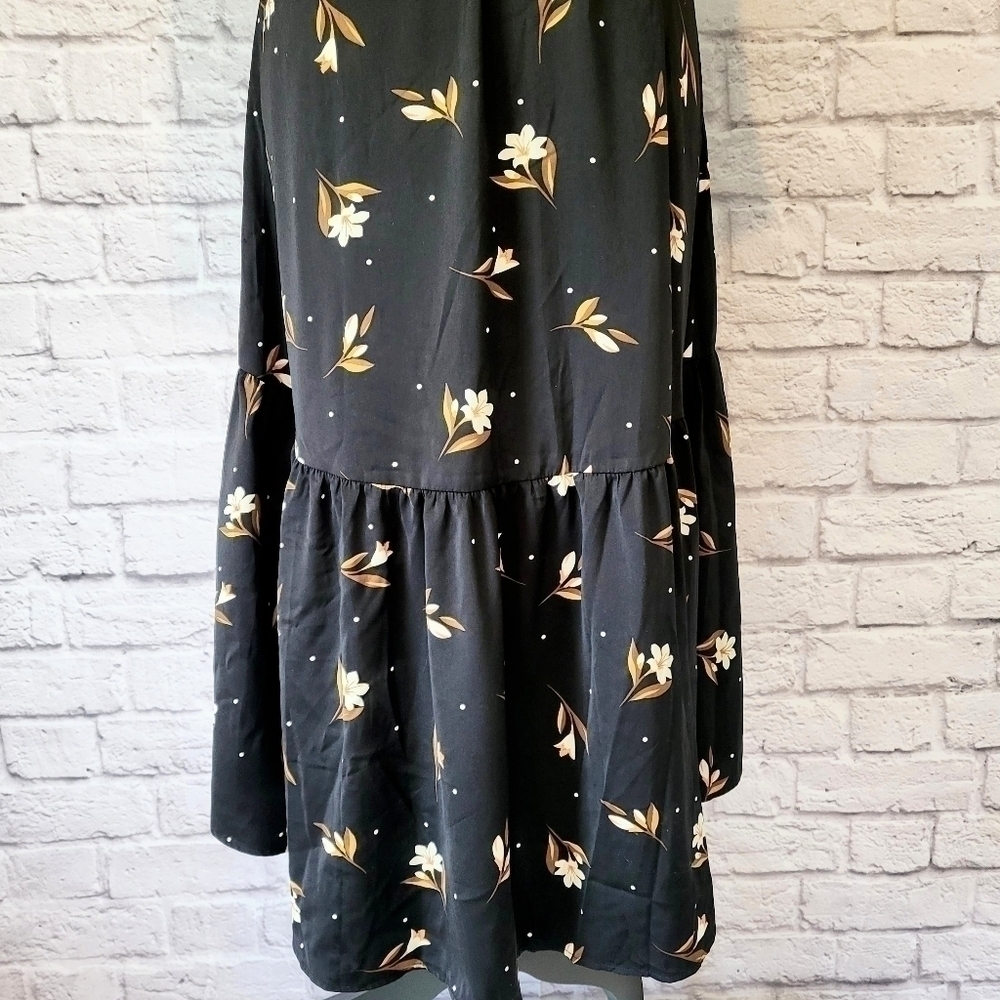 Saltwater Luxe black floral print wrap midi length ruffle hem 3/4 sleeve dress - Picture 10 of 11